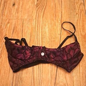 Lacy maroon slim cut bra S